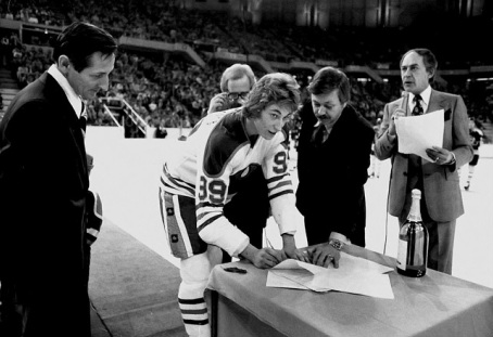 SI Vault: Teen phenom Wayne Gretzky's uncanny maturity story 1978